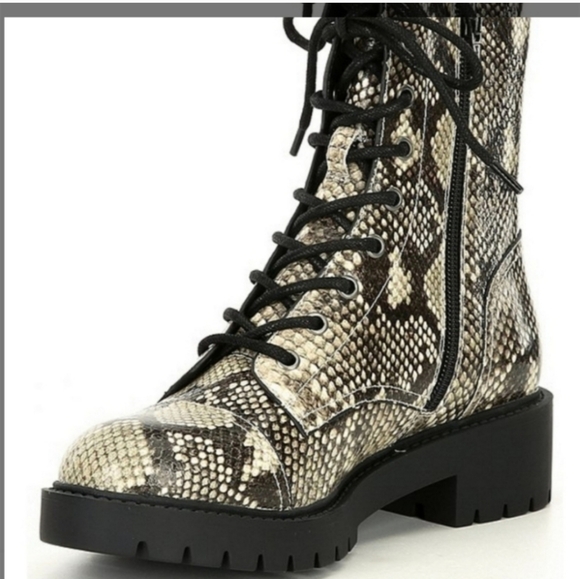 New Chelsea & Violet Snake Print Leather Heels Boots Sz 8.5 - Picture 3 of 15